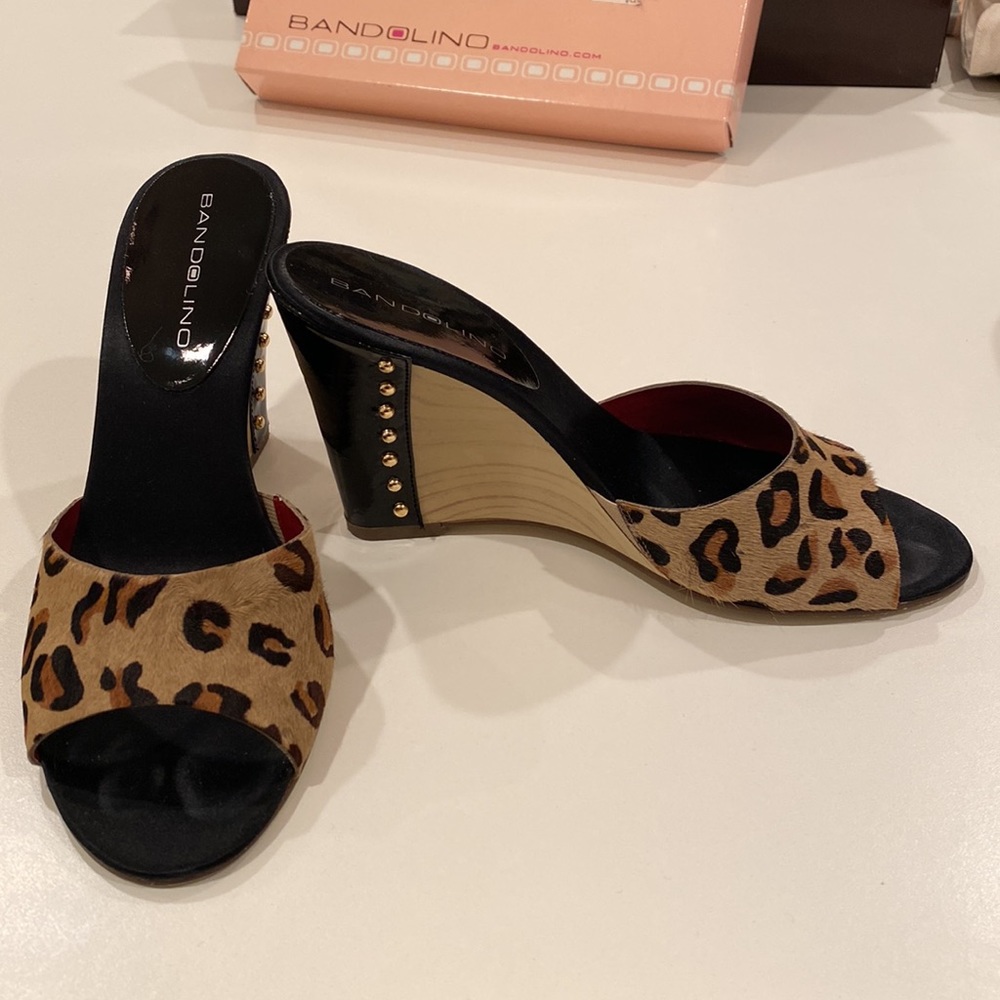 Modern Bandolino wedge slip on heels leopard print BDSONIA